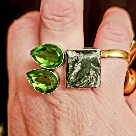 New Seraphinite & Peridot Silver Open Cuff Ring. - Picture 8 of 8
